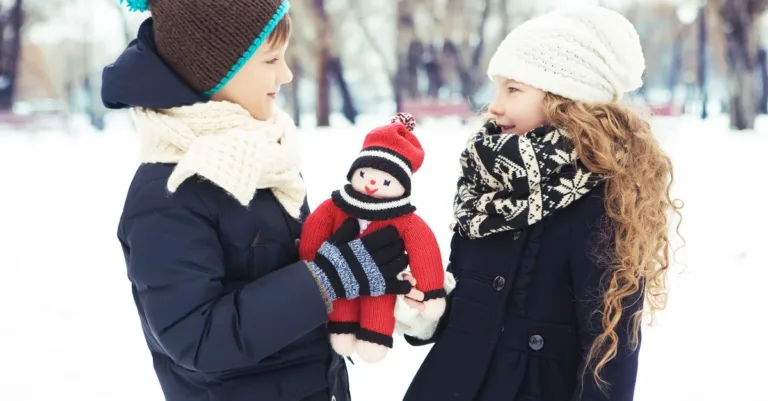 découvrez des idées amusantes de lutin farceur pour frères et sœurs : mises en scène complices, surprises et activités féeriques à partager pendant les fêtes.