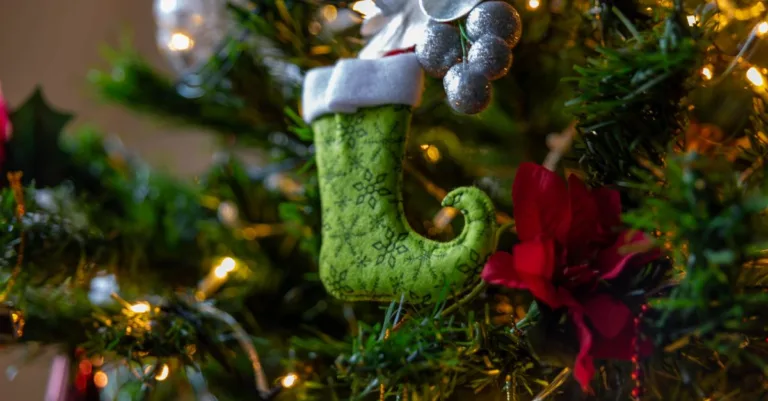 découvrez des idées de farces elf on the shelf amusantes et faciles à mettre en scène pour surprendre les enfants et rendre l’attente de noël encore plus magique.