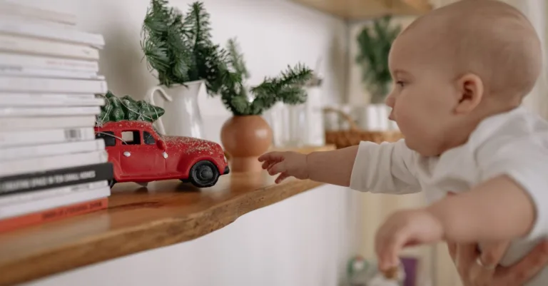 découvrez des idées interactives et faciles pour l’elfe sur l’étagère, spécialement pensées pour émerveiller un enfant unique pendant les fêtes.