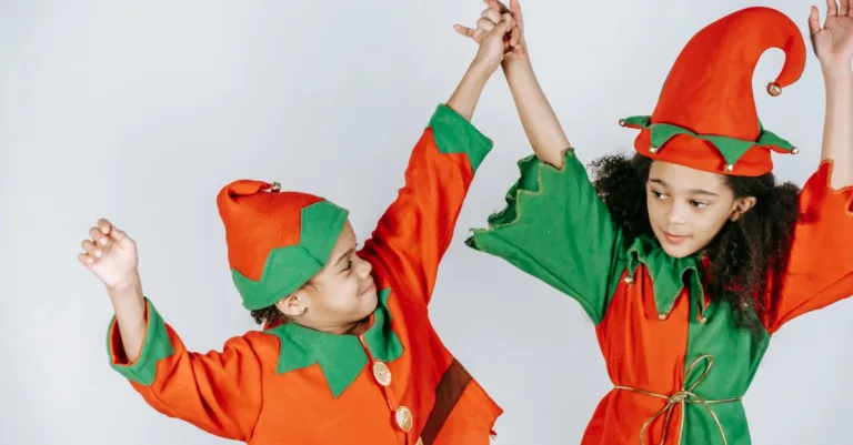 découvrez des idées rapides et amusantes de farces du lutin de noël pour surprendre les enfants avec votre elf on the shelf.
